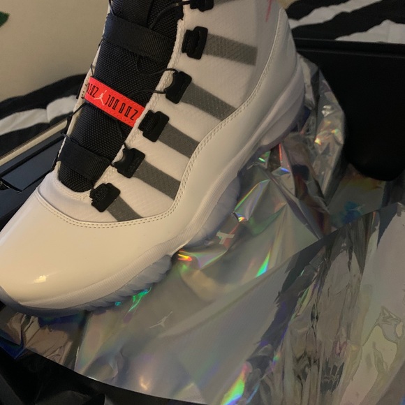 Jordan 11 Adapt - Picture 2 of 6